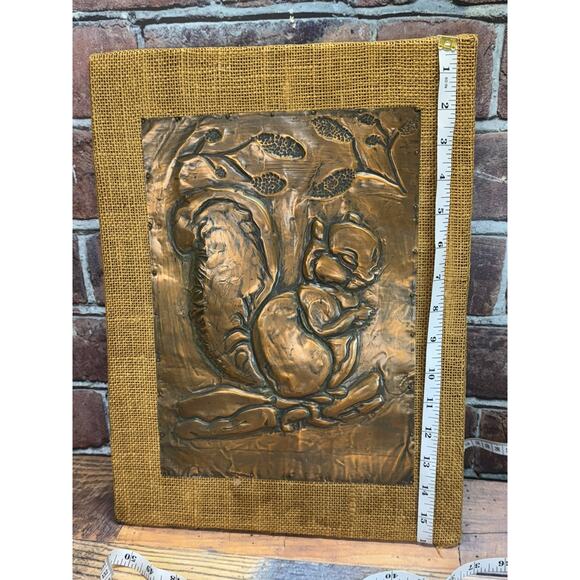 Vintage 3D Hammered Copper Art Wall Hanging Squirrel Fall Embossed Burlap Border - Picture 8 of 9